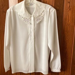 Gangqian  Size 16 Elegant Women’s White Blouse Very Soft Fabric Long Sleeves.